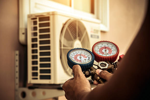 Professional Hvac technician working in East Claridon, OH